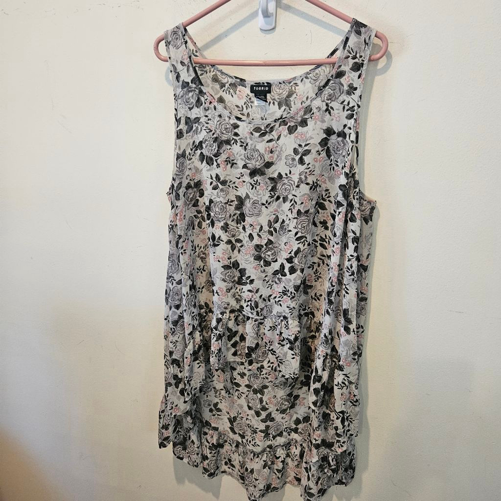 Women's Torrid Plus 2X Gray Pink Floral Ruffle Hem Sleeveless High-Low Top - Picture 4 of 9
